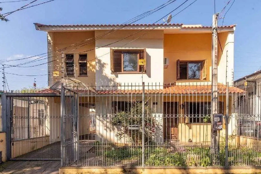 Foto 1 de Casa com 4 Quartos para alugar, 320m² em Vila Ipiranga, Porto Alegre