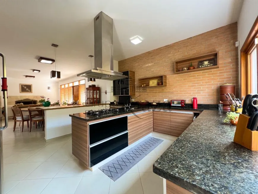 Foto 1 de Casa com 3 Quartos para venda ou aluguel, 380m² em Jardim Siesta, Jacareí
