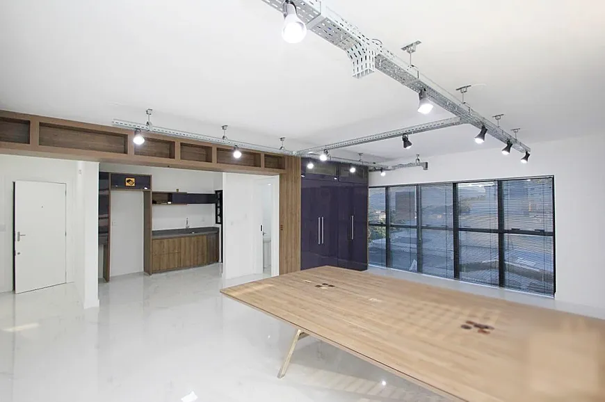 Foto 1 de Sala Comercial para alugar, 57m² em Coqueiros, Florianópolis