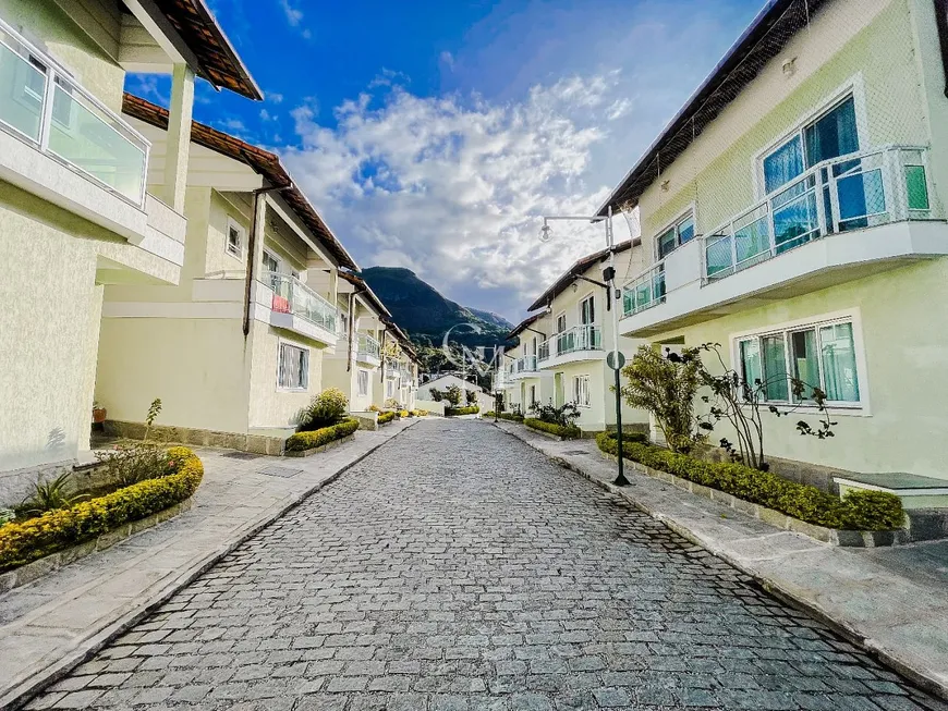 Foto 1 de Casa de Condomínio com 4 Quartos à venda, 132m² em Agriões, Teresópolis