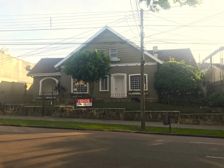 Foto 1 de Casa com 4 Quartos à venda, 200m² em Água Verde, Curitiba