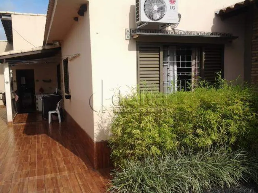 Foto 1 de Casa com 3 Quartos à venda, 220m² em Presidente Roosevelt, Uberlândia