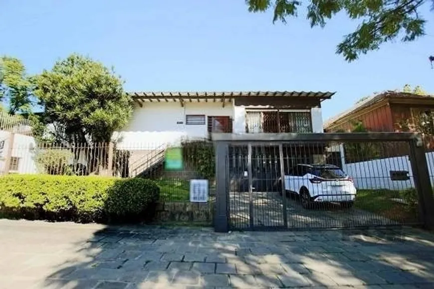 Foto 1 de Casa com 4 Quartos para venda ou aluguel, 327m² em Chácara das Pedras, Porto Alegre