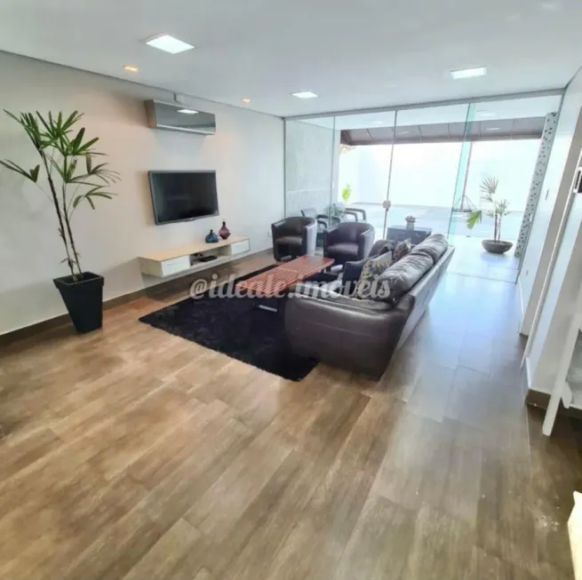 Foto 1 de Casa com 3 Quartos à venda, 210m² em Jardim Marister, Jacareí