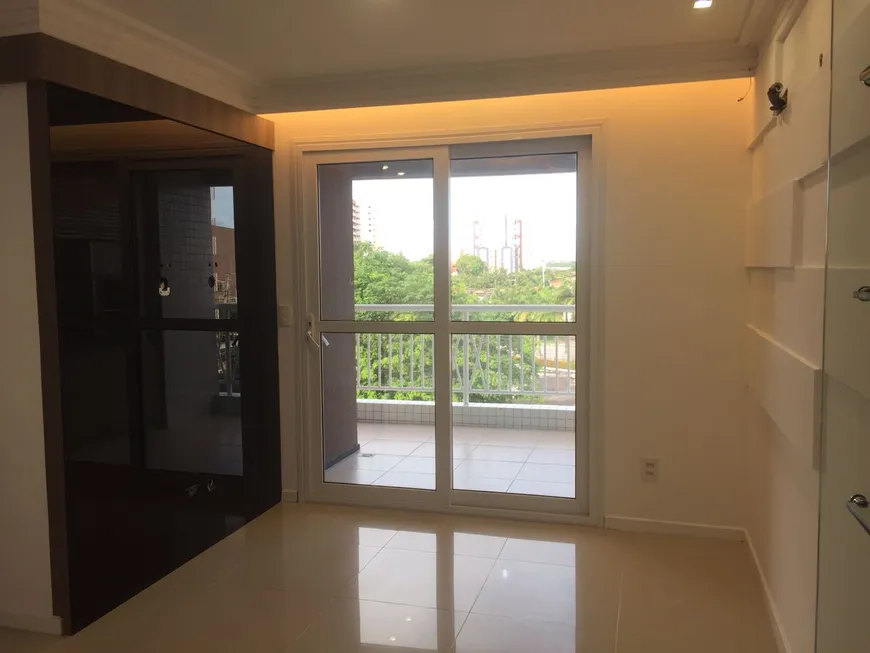 Foto 1 de Apartamento com 2 Quartos para alugar, 70m² em Guararapes, Fortaleza