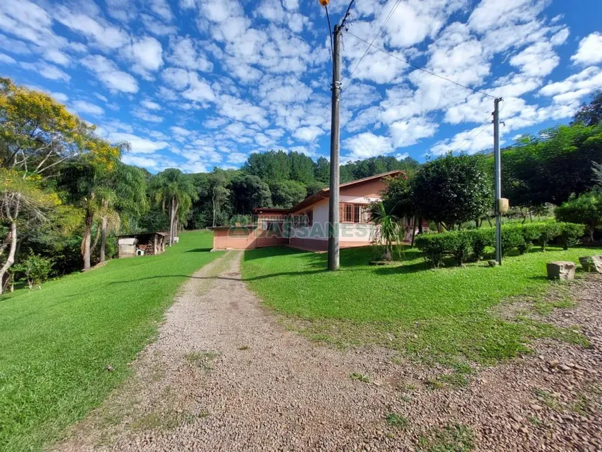 Foto 1 de Fazenda/Sítio com 4 Quartos à venda, 175m² em Desvio Rizzo, Caxias do Sul