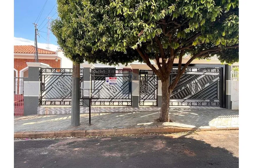 Foto 1 de Casa com 3 Quartos à venda, 145m² em Centro, Tupã