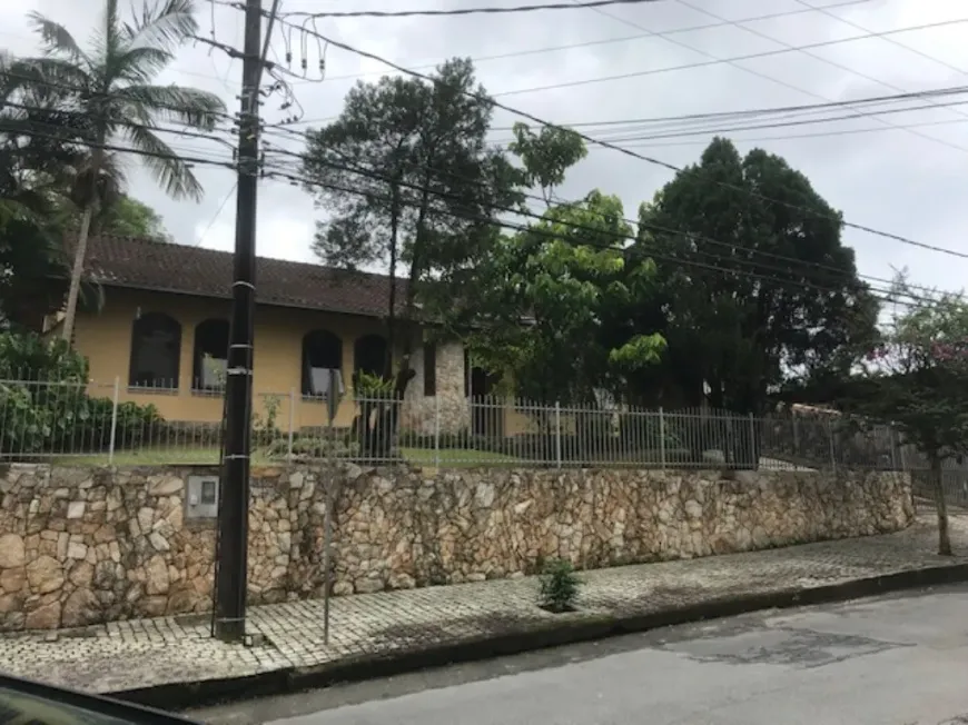 Foto 1 de Casa com 4 Quartos à venda, 160m² em Atiradores, Joinville