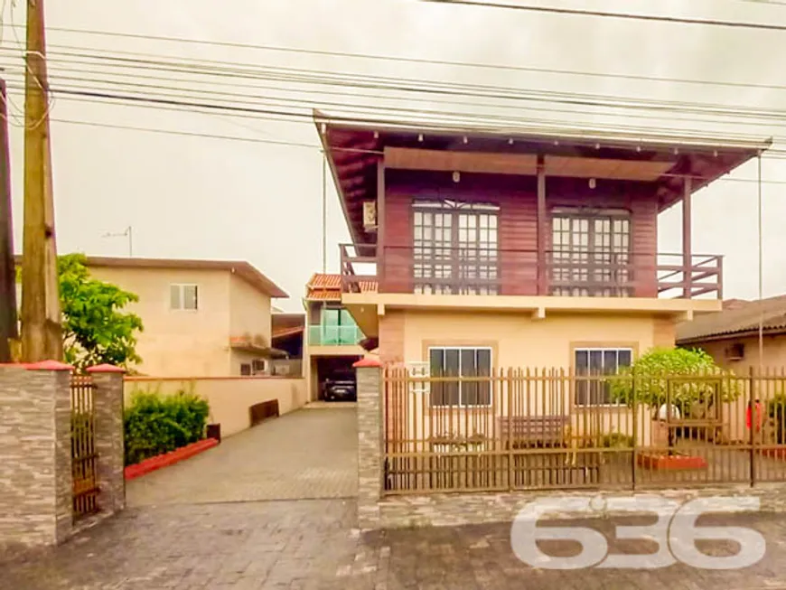 Foto 1 de Sobrado com 6 Quartos à venda, 290m² em Aventureiro, Joinville