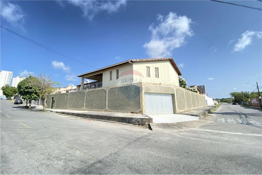 Foto 1 de Casa com 6 Quartos para alugar, 1200m² em Engenheiro Luciano Cavalcante, Fortaleza