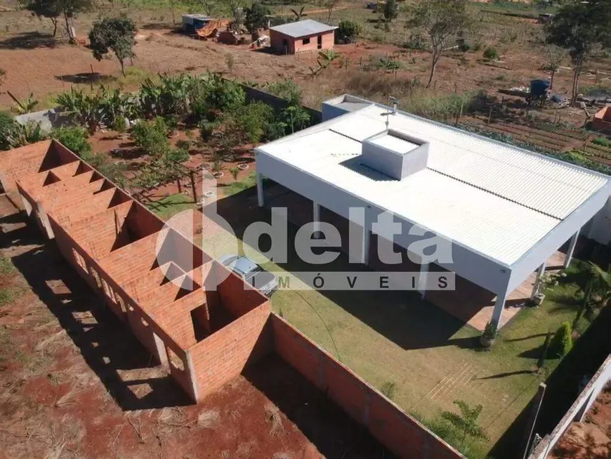 Foto 1 de Fazenda/Sítio com 3 Quartos à venda, 270m² em Jardim das Palmeiras, Uberlândia