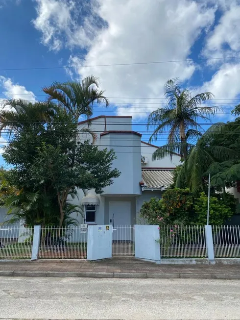 Foto 1 de Casa com 4 Quartos à venda, 260m² em Lagoa da Conceição, Florianópolis