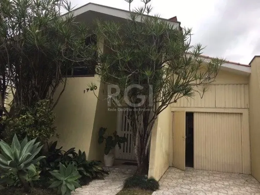 Foto 1 de Casa com 3 Quartos à venda, 609m² em Pedra Redonda, Porto Alegre