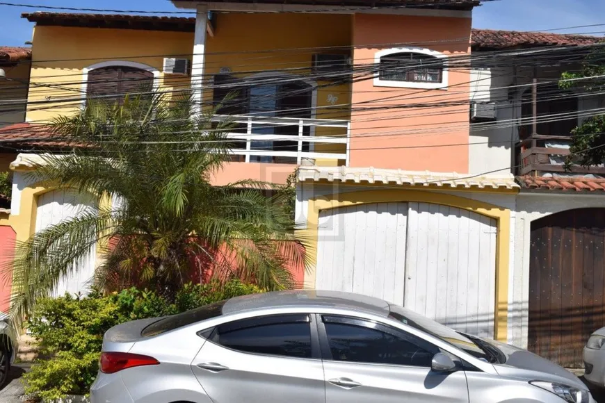 Foto 1 de Casa de Condomínio com 4 Quartos à venda, 274m² em Taquara, Rio de Janeiro