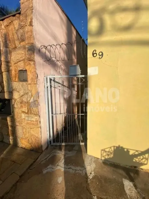 Foto 1 de Casa com 2 Quartos para alugar, 40m² em Vila Prado, São Carlos