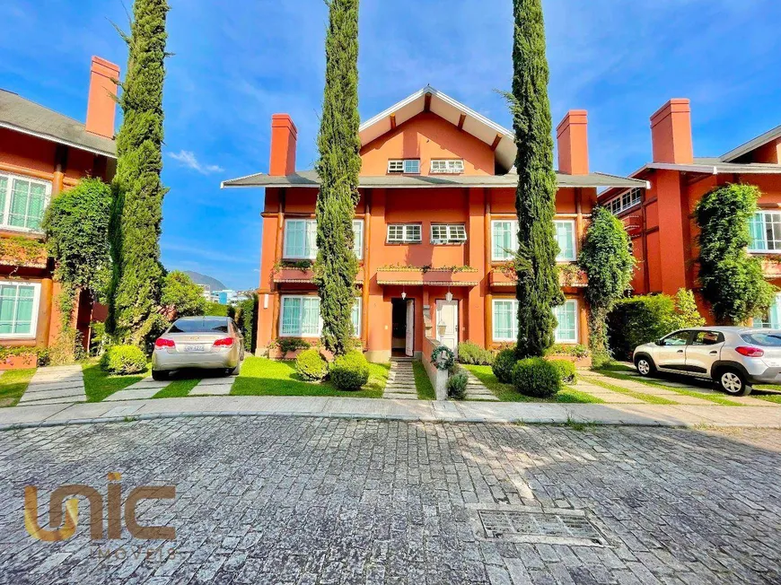 Foto 1 de Casa de Condomínio com 4 Quartos à venda, 147m² em Iúcas, Teresópolis