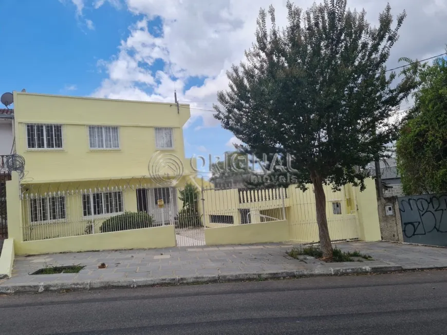Foto 1 de Casa com 3 Quartos à venda, 205m² em Água Verde, Curitiba