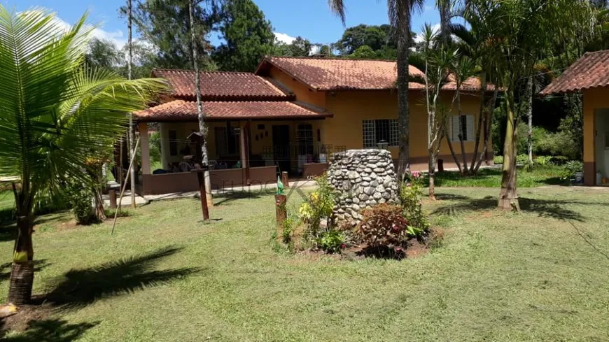 Foto 1 de Fazenda/Sítio com 3 Quartos à venda, 180m² em Costinha, São José dos Campos