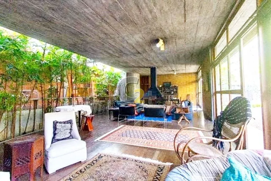 Foto 1 de Sobrado com 3 Quartos à venda, 336m² em Alto de Pinheiros, São Paulo