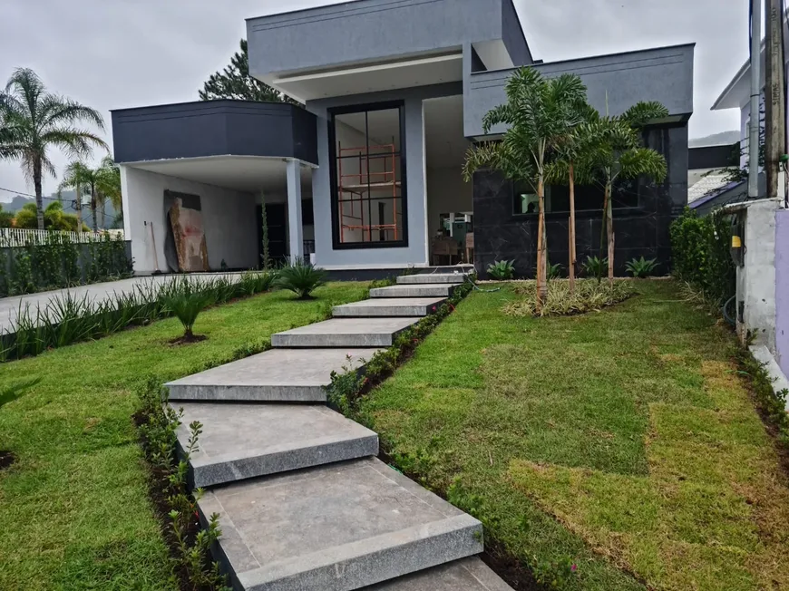 Foto 1 de Casa com 4 Quartos à venda, 225m² em Condomínio Reserva do Sahy, Mangaratiba