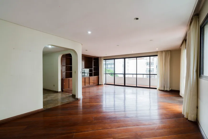Foto 1 de Apartamento com 4 Quartos à venda, 247m² em Higienópolis, São Paulo