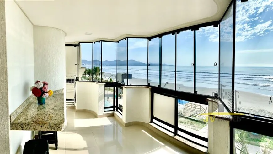 Foto 1 de Apartamento com 3 Quartos para alugar, 170m² em Meia Praia, Itapema