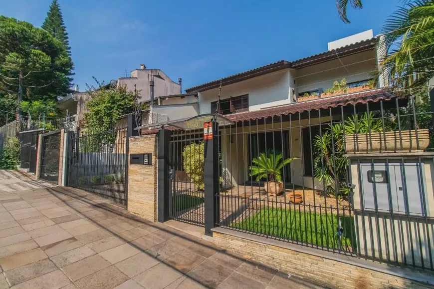 Foto 1 de Casa com 4 Quartos à venda, 300m² em Petrópolis, Porto Alegre