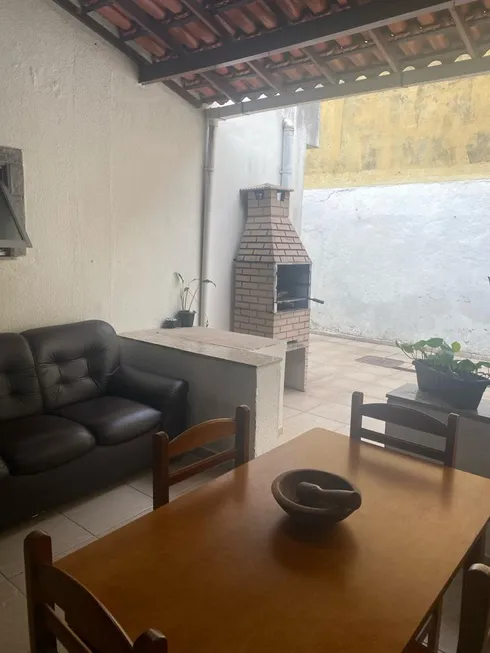 Foto 1 de Casa com 3 Quartos à venda, 140m² em Jardim Nova Era, Nova Iguaçu