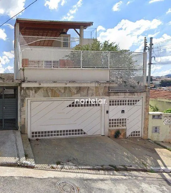 Foto 1 de Sobrado com 3 Quartos à venda, 200m² em Parque Maria Domitila, São Paulo