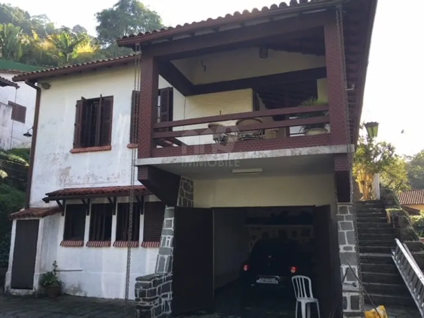 Foto 1 de Casa com 3 Quartos à venda, 271m² em Valparaiso, Petrópolis