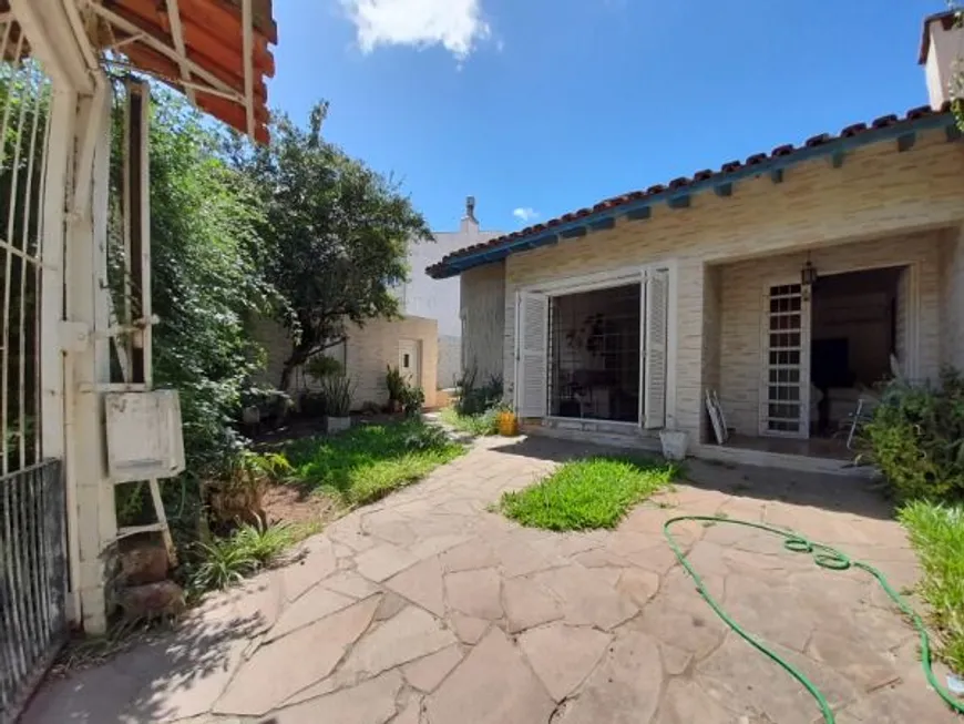 Foto 1 de Casa com 3 Quartos à venda, 136m² em Guarujá, Porto Alegre