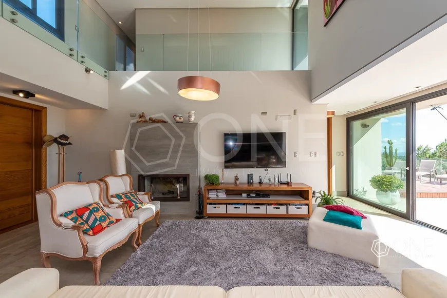 Foto 1 de Casa de Condomínio com 4 Quartos para alugar, 500m² em Teresópolis, Porto Alegre