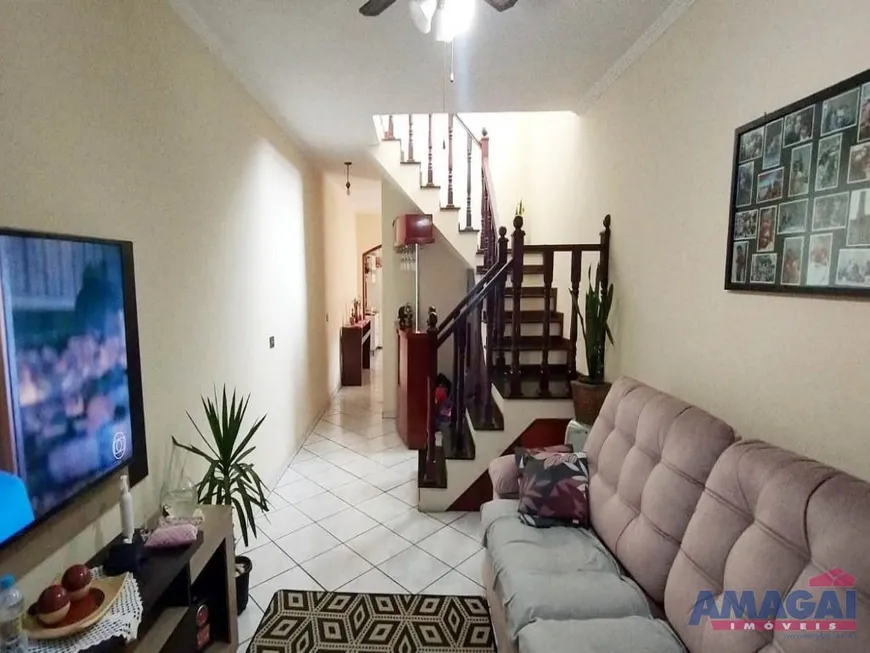 Foto 1 de Sobrado com 3 Quartos à venda, 205m² em Jardim Emília, Jacareí