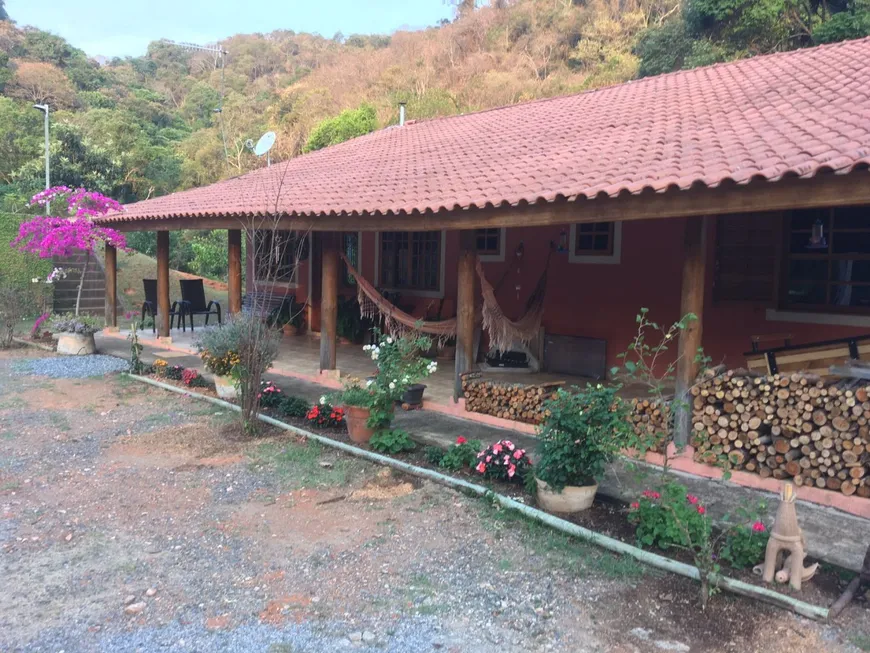 Foto 1 de Fazenda/Sítio com 3 Quartos à venda, 3600m² em Centro, Camanducaia