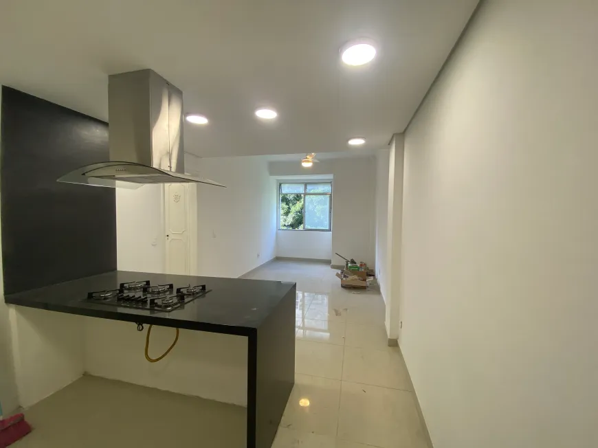 Foto 1 de Apartamento com 3 Quartos para alugar, 83m² em Leblon, Rio de Janeiro