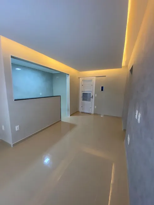 Foto 1 de Apartamento com 2 Quartos à venda, 70m² em Guararapes, Fortaleza