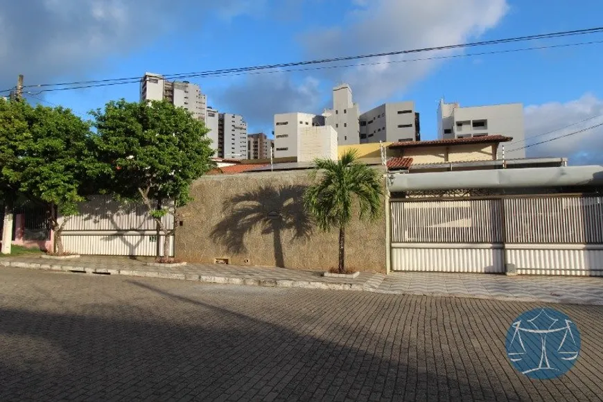 Foto 1 de Casa com 4 Quartos à venda, 458m² em Capim Macio, Natal