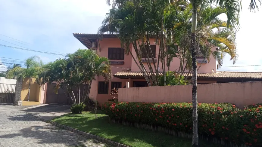 Foto 1 de Casa de Condomínio com 5 Quartos para venda ou aluguel, 190m² em Buraquinho, Lauro de Freitas