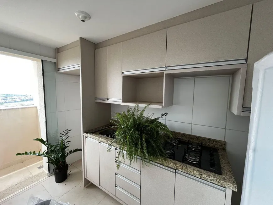 Foto 1 de Apartamento com 2 Quartos para alugar, 67m² em Jardim Shangri La A, Londrina