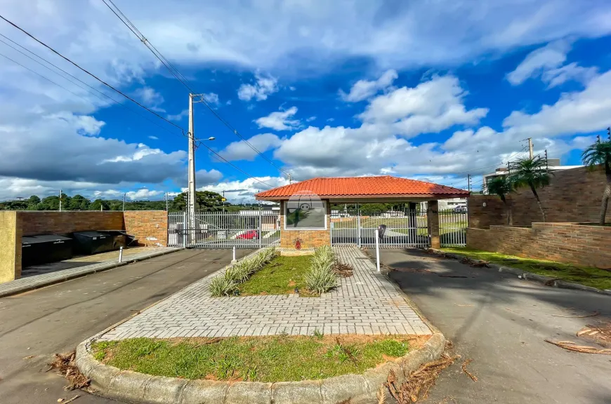 Foto 1 de Lote/Terreno à venda, 200m² em Rincão, Colombo