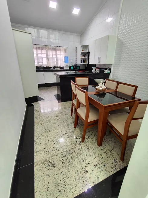Foto 1 de Casa com 3 Quartos à venda, 288m² em Itaim Paulista, São Paulo