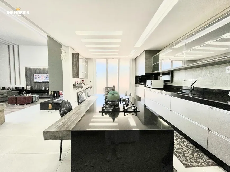 Foto 1 de Casa de Condomínio com 3 Quartos à venda, 305m² em Linha 40, Caxias do Sul