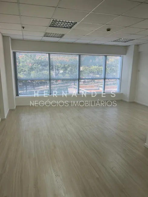 Foto 1 de Sala Comercial para venda ou aluguel, 40m² em Green Valley Alphaville, Barueri