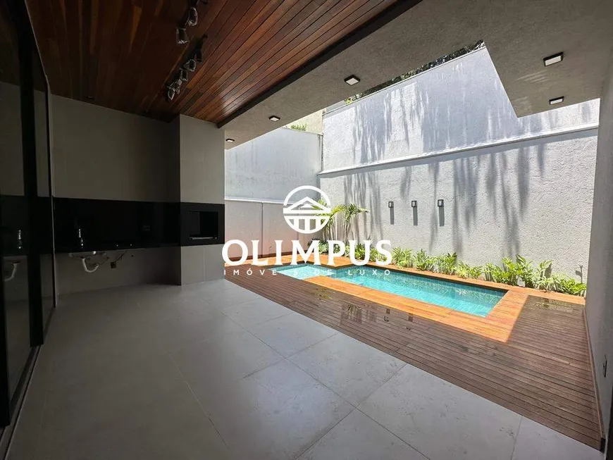 Foto 1 de Casa de Condomínio com 4 Quartos para alugar, 337m² em Jardins Barcelona, Uberlândia