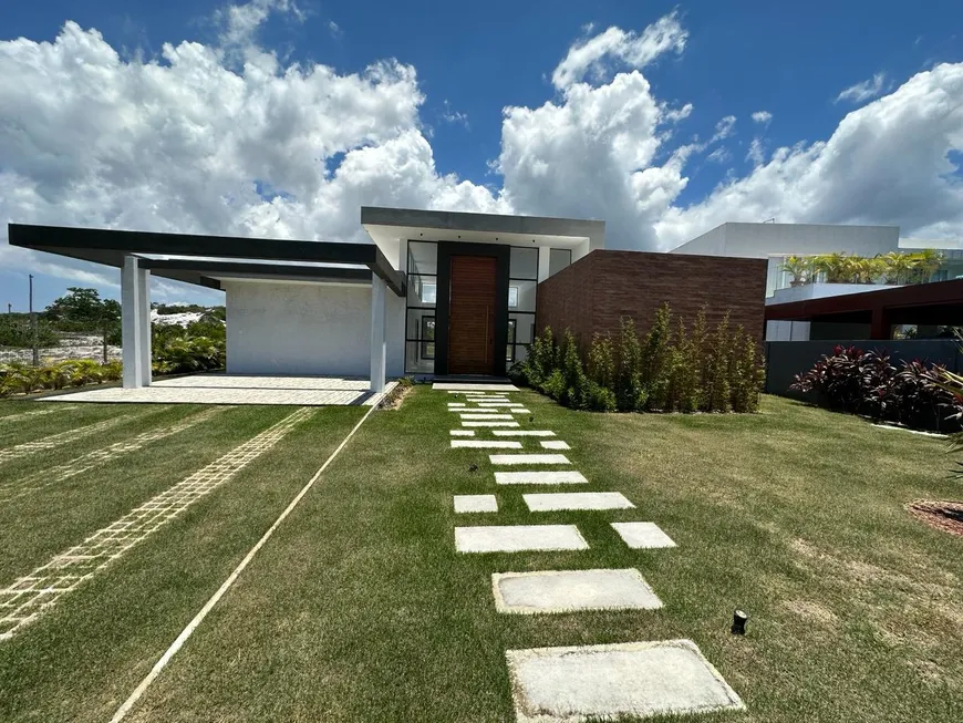 Foto 1 de Casa de Condomínio com 3 Quartos à venda, 500m² em Busca-Vida, Camaçari