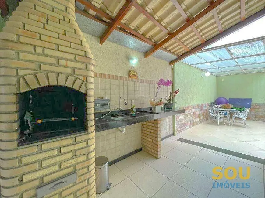 Foto 1 de Casa com 4 Quartos à venda, 189m² em Castelo, Belo Horizonte