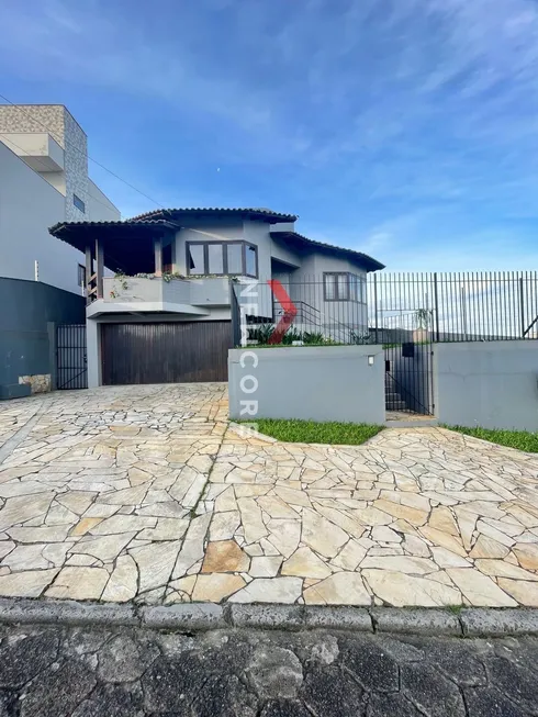 Foto 1 de Casa com 4 Quartos à venda, 300m² em Santa Catarina, Criciúma