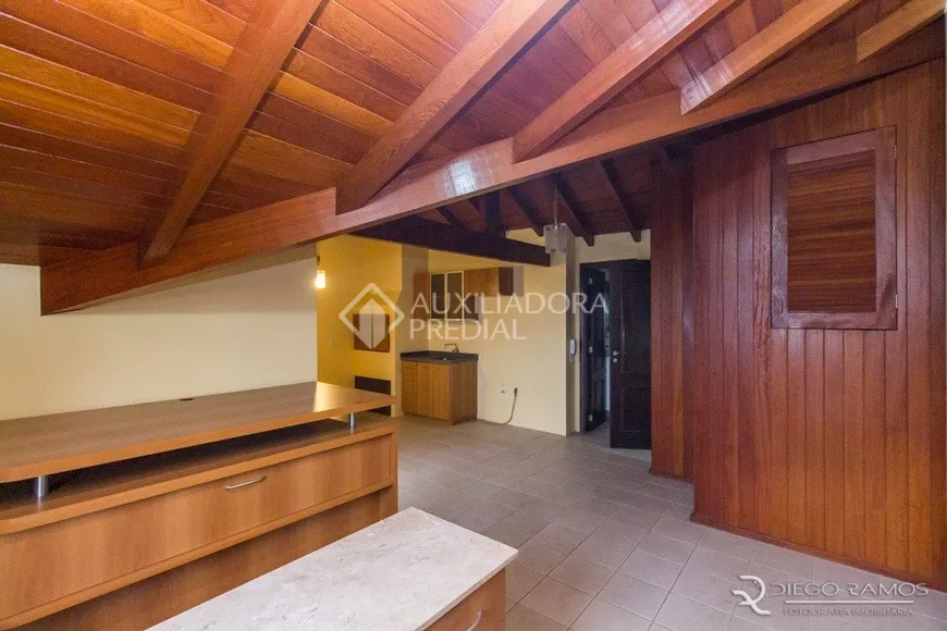 Foto 1 de Casa de Condomínio com 3 Quartos à venda, 168m² em Camaquã, Porto Alegre