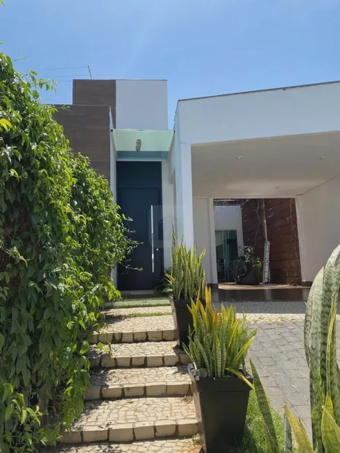 Foto 1 de Casa com 3 Quartos à venda, 195m² em Jardim Inconfidência, Uberlândia