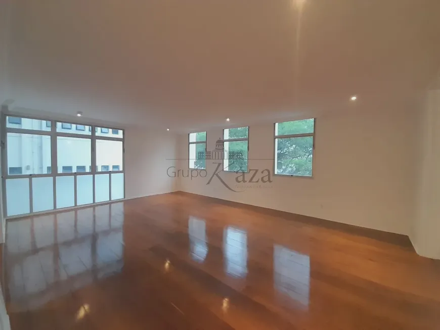 Foto 1 de Apartamento com 3 Quartos à venda, 233m² em Jardim América, São Paulo